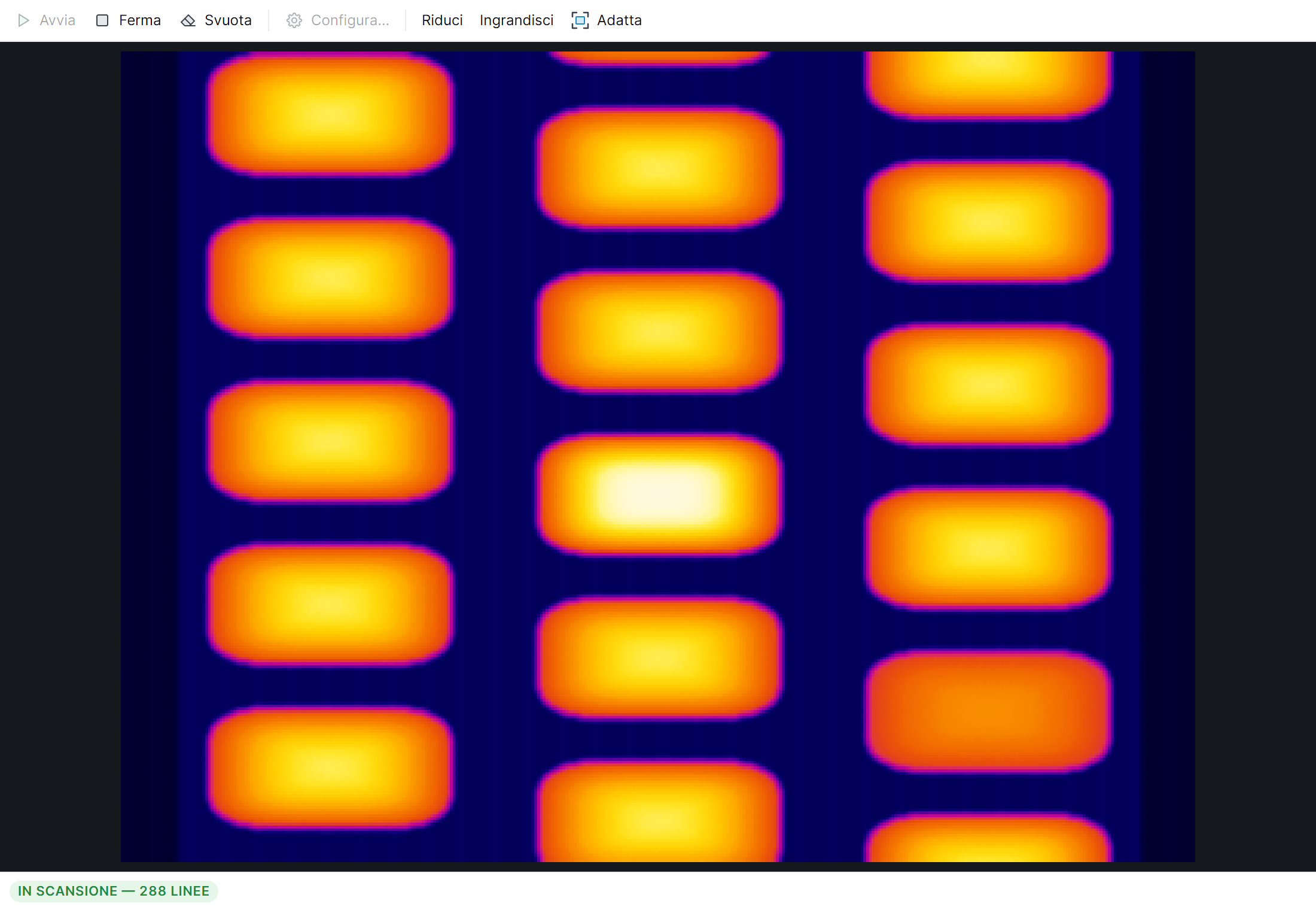 Pannello Line scanner in scansione, 288 linee: tre file di prodotti caldi su un nastro, più caldi al centro che ai bordi.
